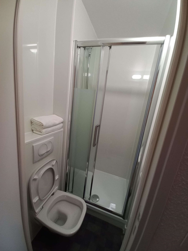Bathroom 5, Premiere Classe Evry SUD Mennecy, Essonne