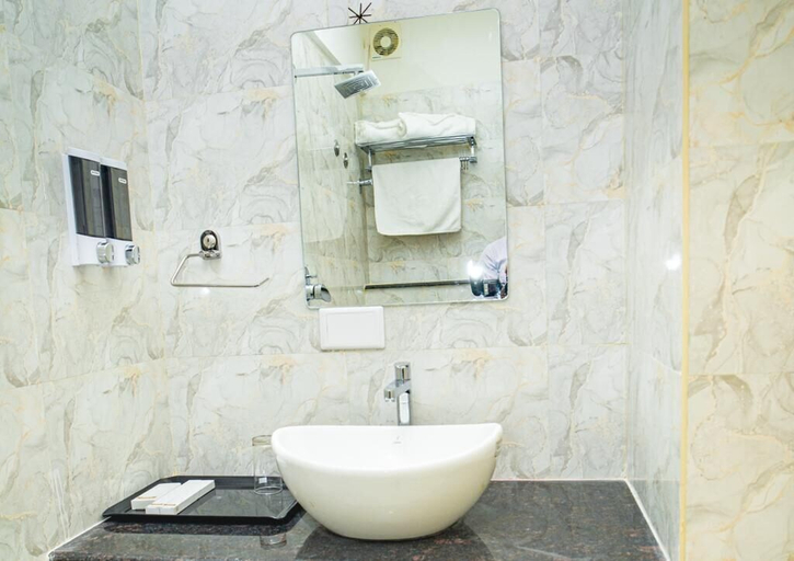 Bathroom 4, The Auberge - Boutique Hotel, Bangalore