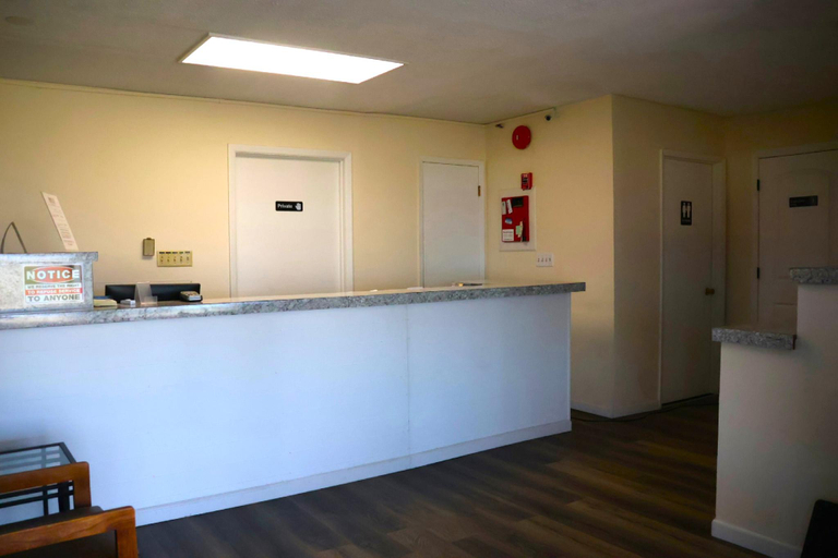 Public Area, Hotel Oskaloosa - Hwy 63/92, Mahaska