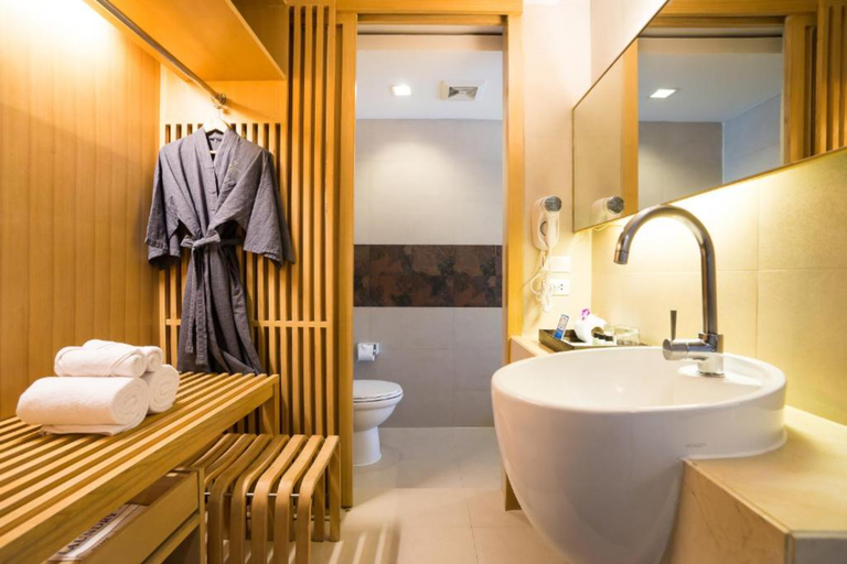 Bathroom 5, Hotel Vista Pattaya, Pattaya