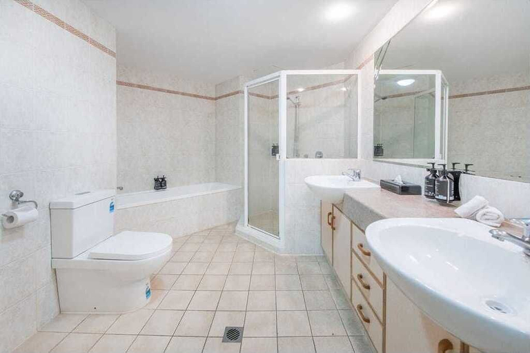 Bathroom 4, Holiday Holiday Sun City Apartments, Gold Coast