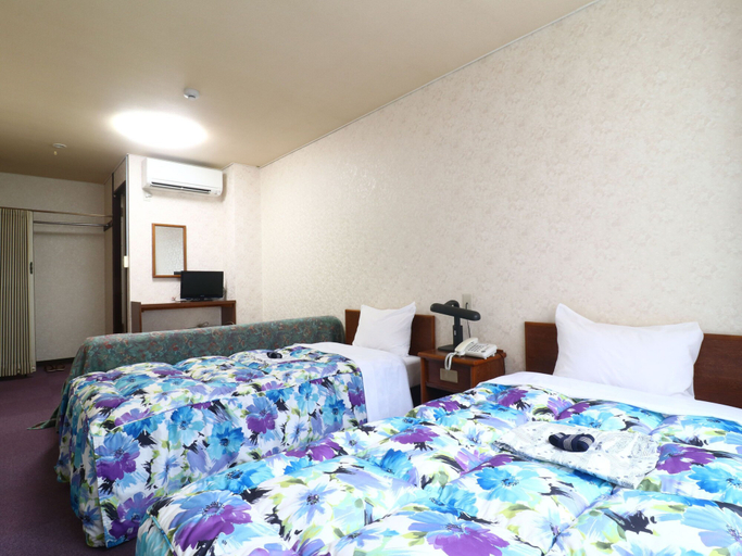 Bedroom 4, Shinseto Station Hotel, Seto