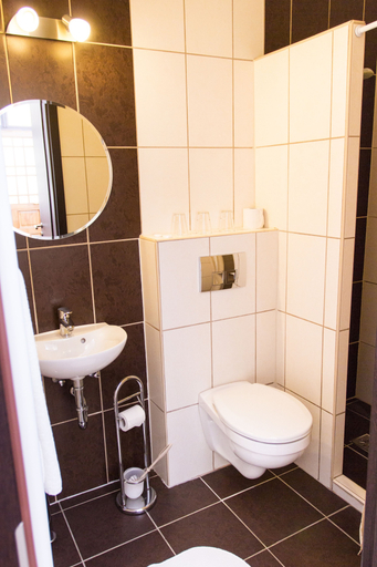 Bathroom 4, Central Hotel 21, Budapesti