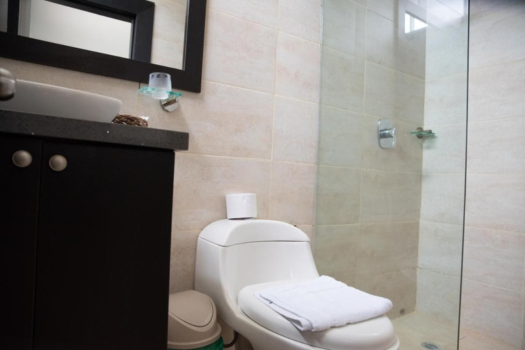 Bathroom 3, Ocean Blue Hotel, Santa Elena