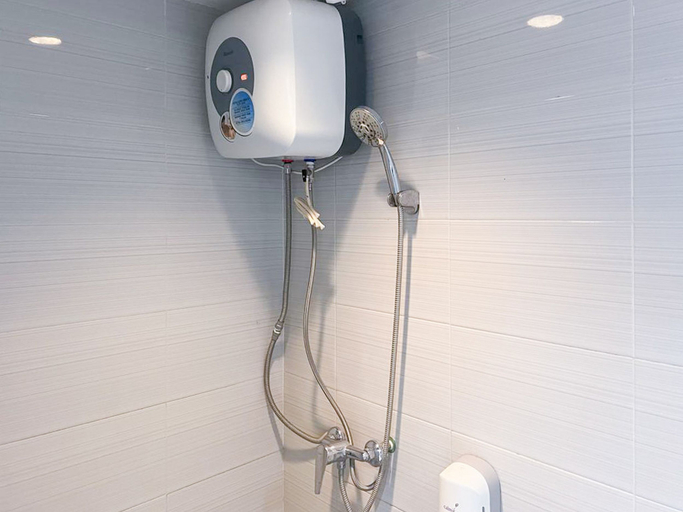 Bathroom 3, Skyview Setiabudi Apartment Medan Mitra RedDoorz, Medan