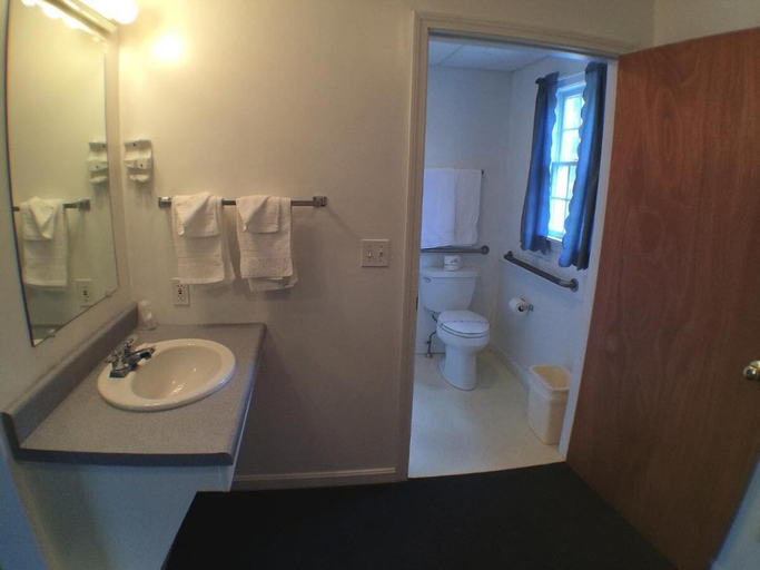 Bathroom 4, Bourne's Ocean Acres Ogunquit, York