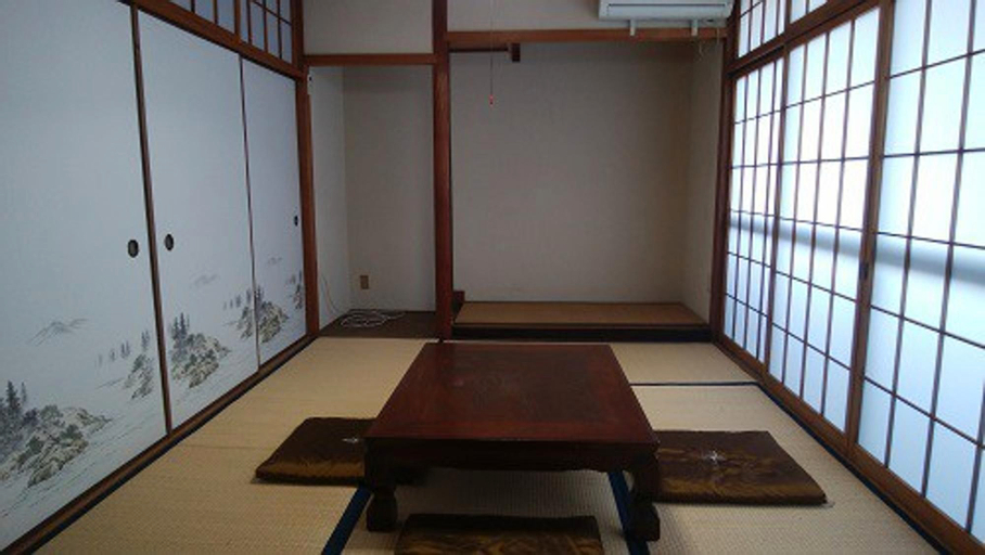 Japanese-style room 6 tatami mats between floors, Guest House Marin, Higashikagawa