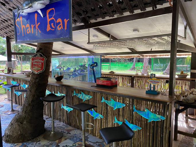 Food & Drinks 2, Playa La Caleta, Morong