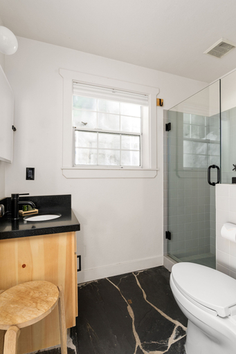 Bathroom 4, Desolation Hotel Hope Valley, Alpine