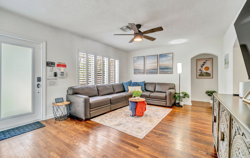 Others 5, Victoria Park Oasis with Heated Pool, Broward