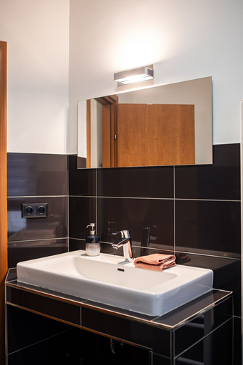 Bathroom 4, Venus Apartments - King Street V, Budapesti