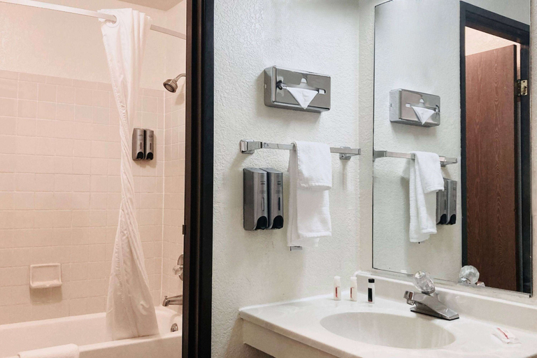 Bathroom 3, Super 8 by Wyndham Colorado Springs/Afa Area, El Paso