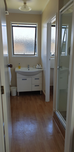 Bathroom 4, Commodore Motor Lodge, Ashburton