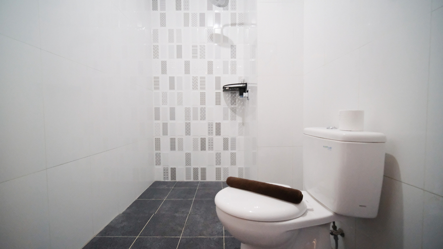 Bedroom 2, Best Choice and Spacious 1BR Apartment at Aryaduta Residence Surabaya By Travelio, Surabaya