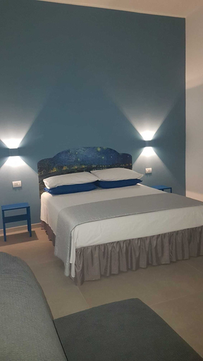 Bedroom 3, Partenope 10, Napoli