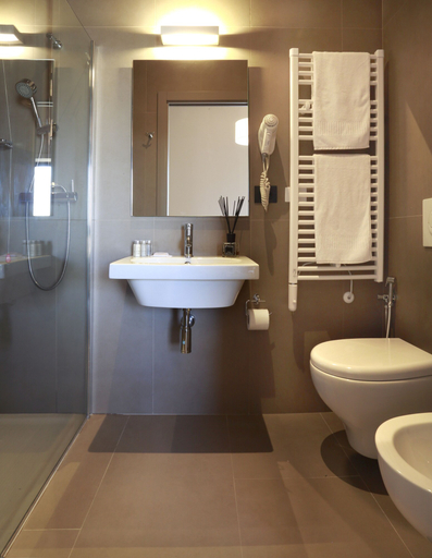 Bathroom 4, Hotel Aloisi, Lecce