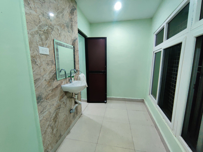 Bathroom 3, Hotel Hillton Heaven, Subarnapur