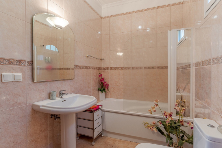 Bathroom 4, Villa Black Rock, Vinhais