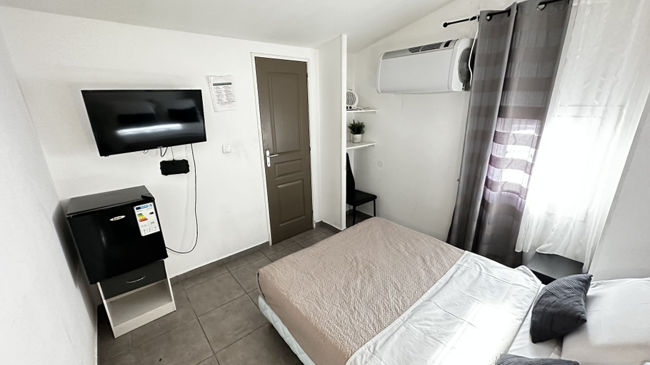 Bedroom 4, Hotel Aragats, Haute-Garonne