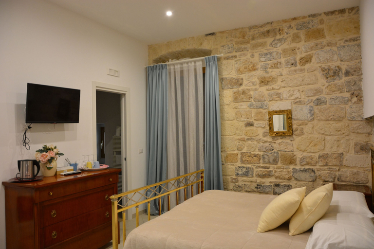 Bedroom 3, AFFITTACAMERE DIMORA DEL CARMINE, Bari