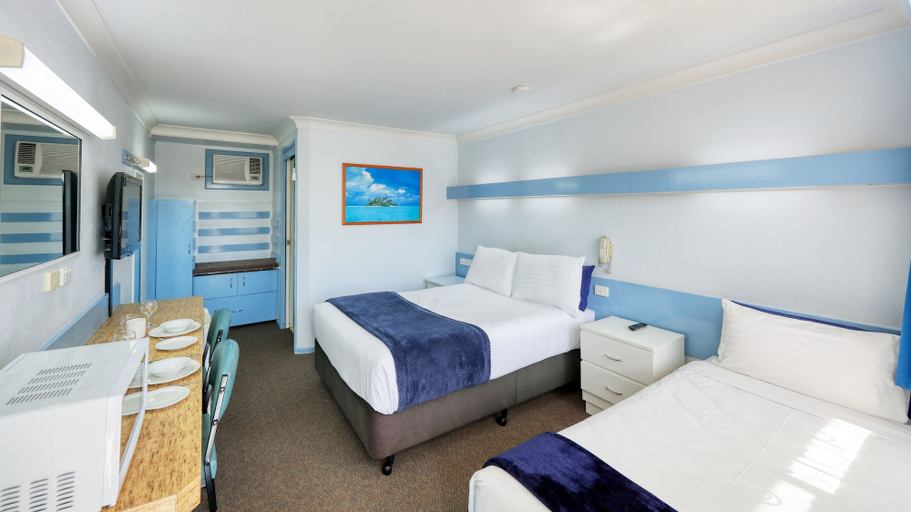 Bedroom 4, Tumut Farrington Motel, Tumut
