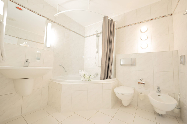 Bathroom 5, Bernstein Schlosshotel Ballenstedt, Harz