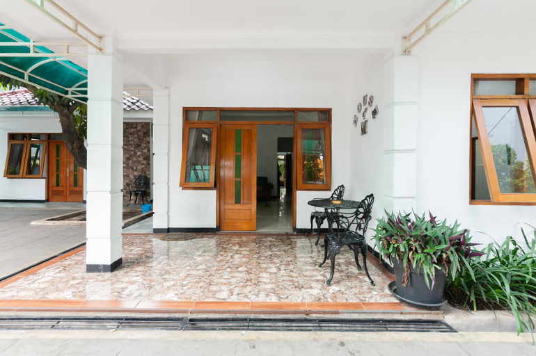 Exterior & Views 2, RedDoorz @ Batutulis Bogor by House of M, Bogor