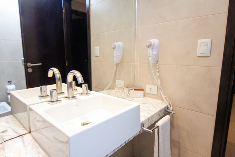 Bathroom 4, Amérian Tucuman, Capital