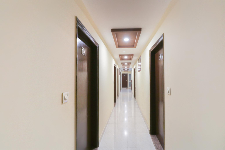 Public Area 1, Hotel O Dwarkadhish, Dehradun