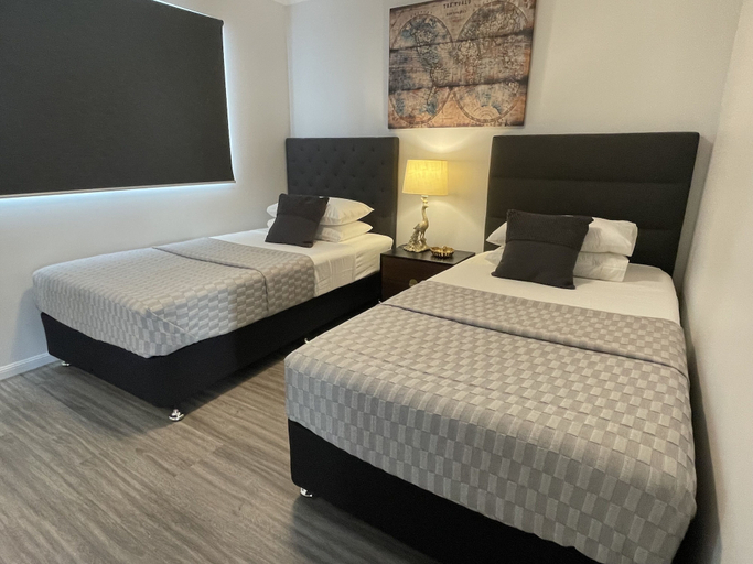 Bedroom 2, City Stadium 2, City