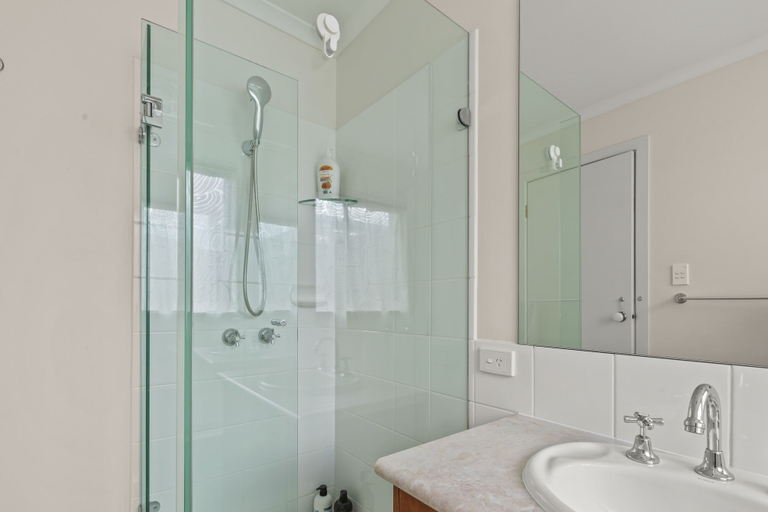 Bathroom 4, StayAU Stunning 4BRHouse Berwick, Casey - Berwick