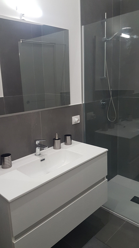 Bathroom 5, Partenope 10, Napoli