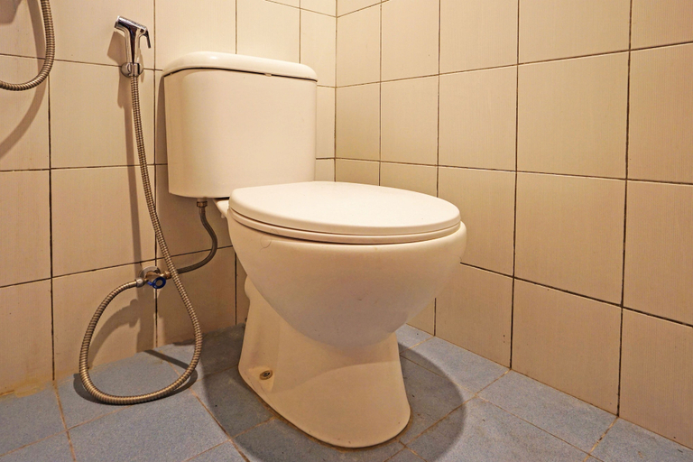 Bathroom, Capital O 93238 Lembah Mbalong Resort, Malang