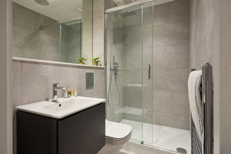 Bathroom 4, Chancery Lane by Viridian Apartments, London