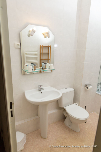 Bathroom 3, Appart'Hotel-Restaurant Castel Emeraude, Pyrénées-Orientales