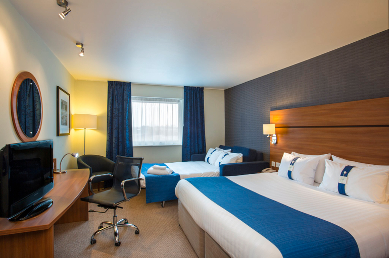 Holiday Inn Express Braintree - Tap to explore photos