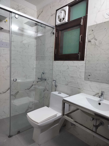 Bathroom 5, The Hoften Elite 32 Avenue, Sector 15, Gurugram, Gurgaon