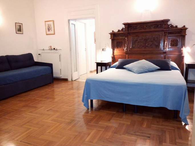 Bedroom 4, Amedeo, Napoli
