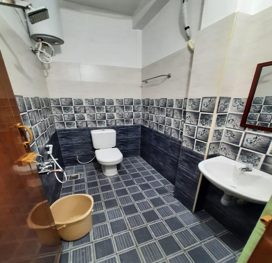 Bathroom 4, French Park Inn, Viluppuram