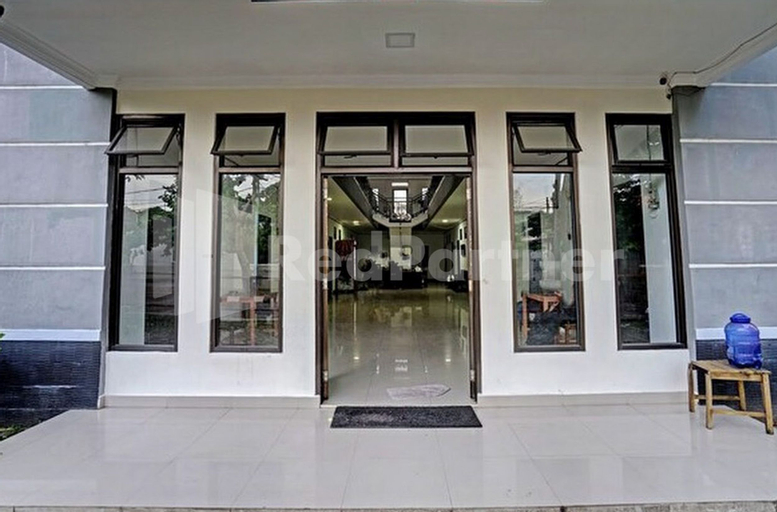 Exterior & Views 8