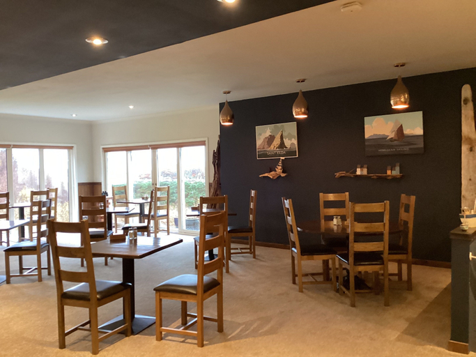 Food & Drinks 3, Tingle Creek Hotel, Highland