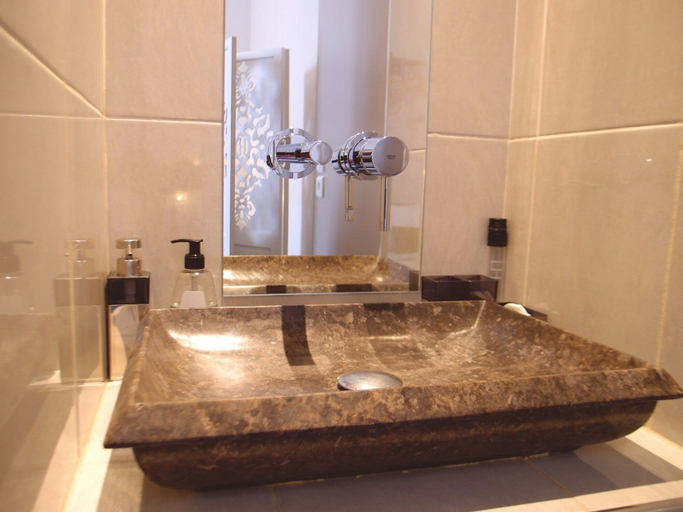Bathroom 5, Blue Lodge in Bordeaux, Gironde