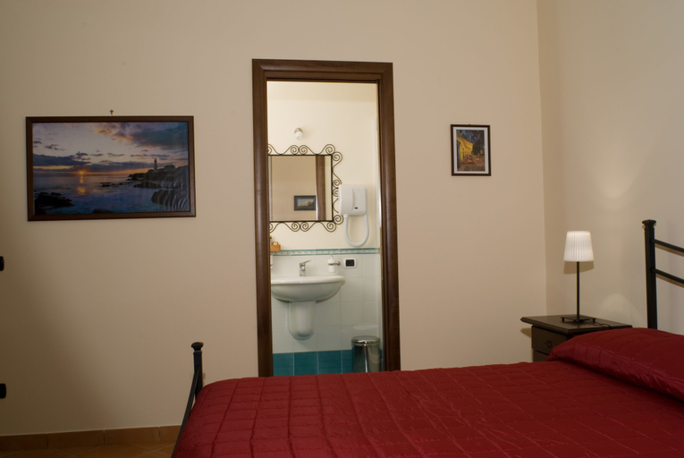 Bedroom 3, Portanova, Napoli