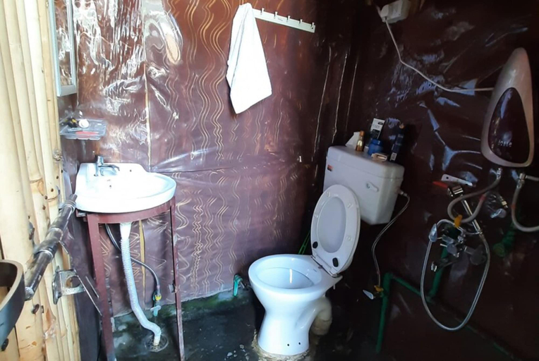 Bathroom 3, Goroomgo Kasol Huts Kullu, Kullu