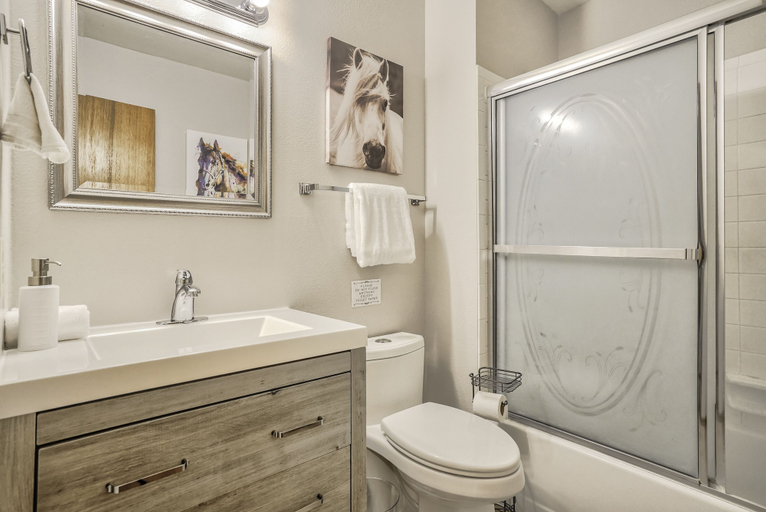 Bathroom 3, Taopi Retreat, Teller