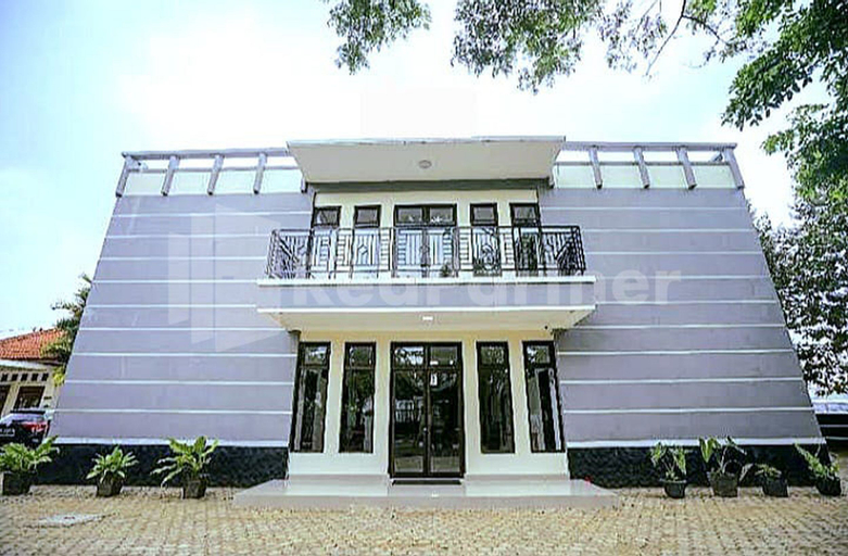 Exterior & Views 9