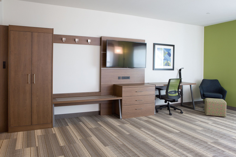 Bedroom 5, Holiday Inn Express & Suites EDMONTON SW – WINDERMERE, Division No. 11