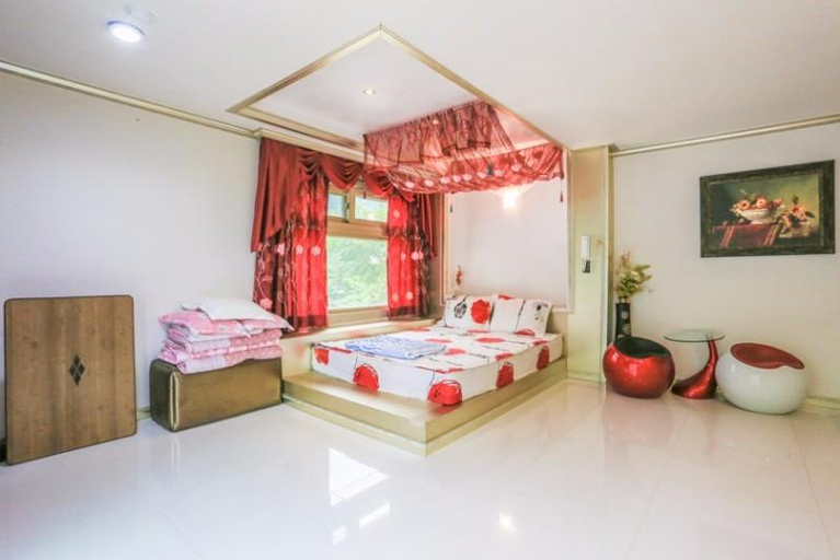 Bedroom 2, Yangpyeong Moodri Pension, Gapyeong
