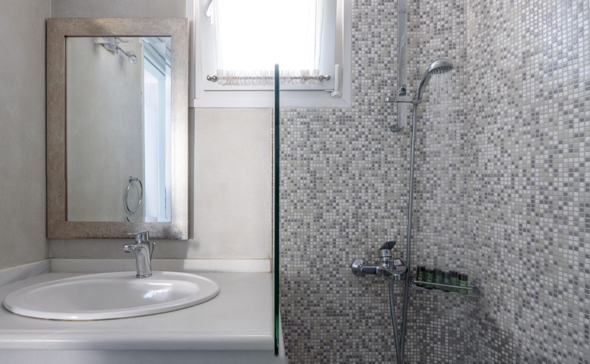 Bathroom 4, Alesahne Beach, South Aegean