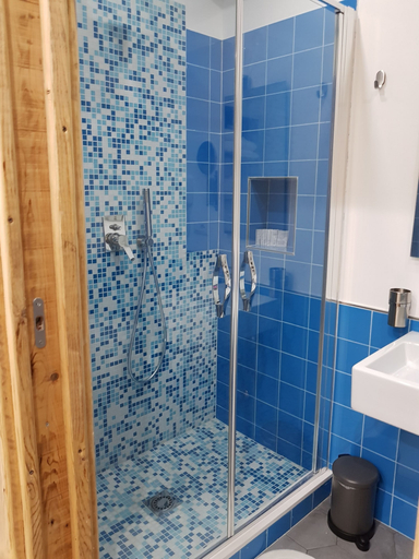 Bathroom 5, Portanova, Napoli